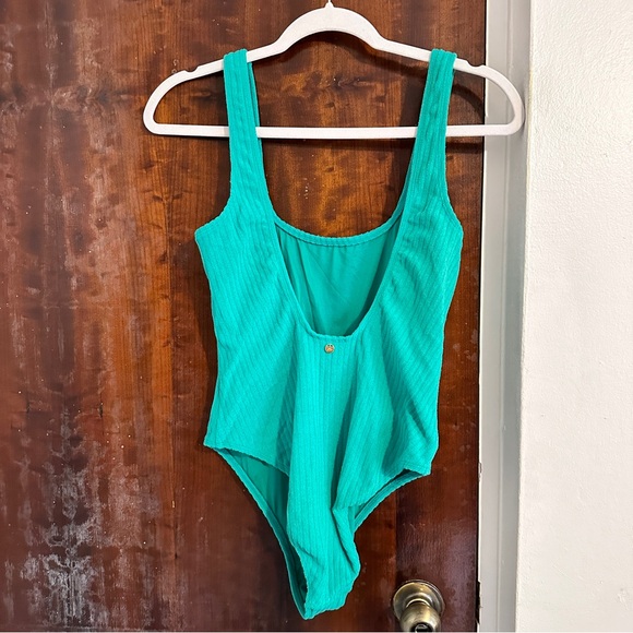 Ribbed terry cloth one piece swimwear. - Picture 2 of 3